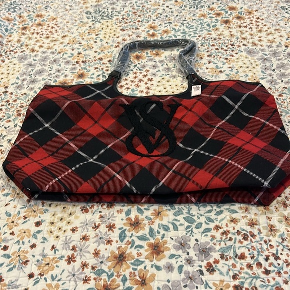 NWT Victoria’s Secret flannel tote. - Picture 4 of 10